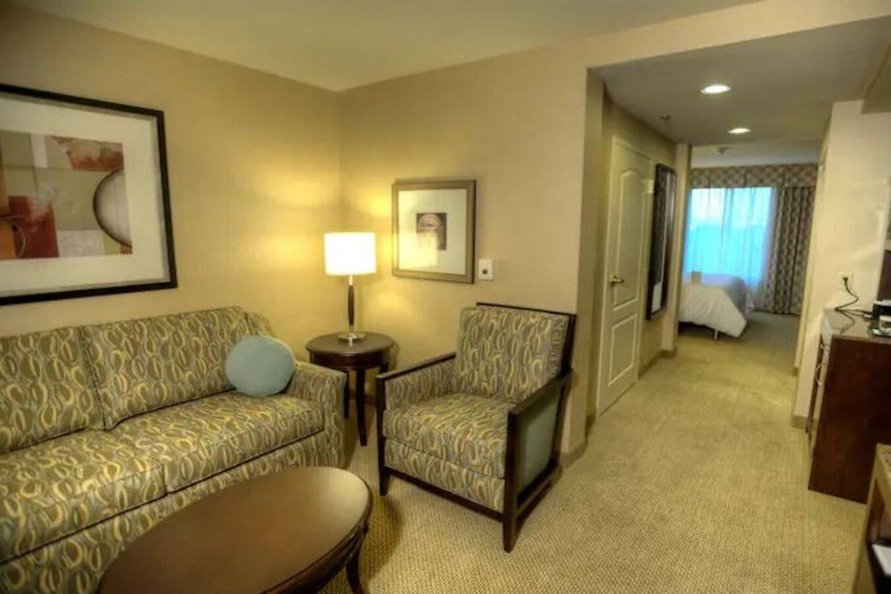 Hilton Garden Inn Omaha East/קאונסיל בלאפס מראה חיצוני תמונה