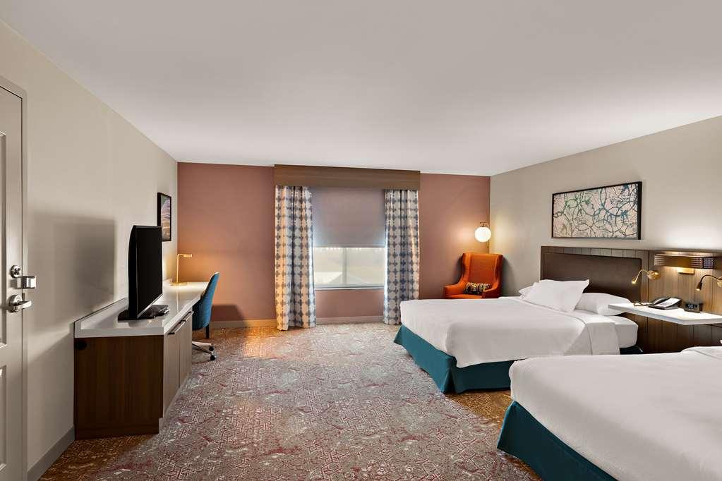 Hilton Garden Inn Omaha East/קאונסיל בלאפס חדר תמונה