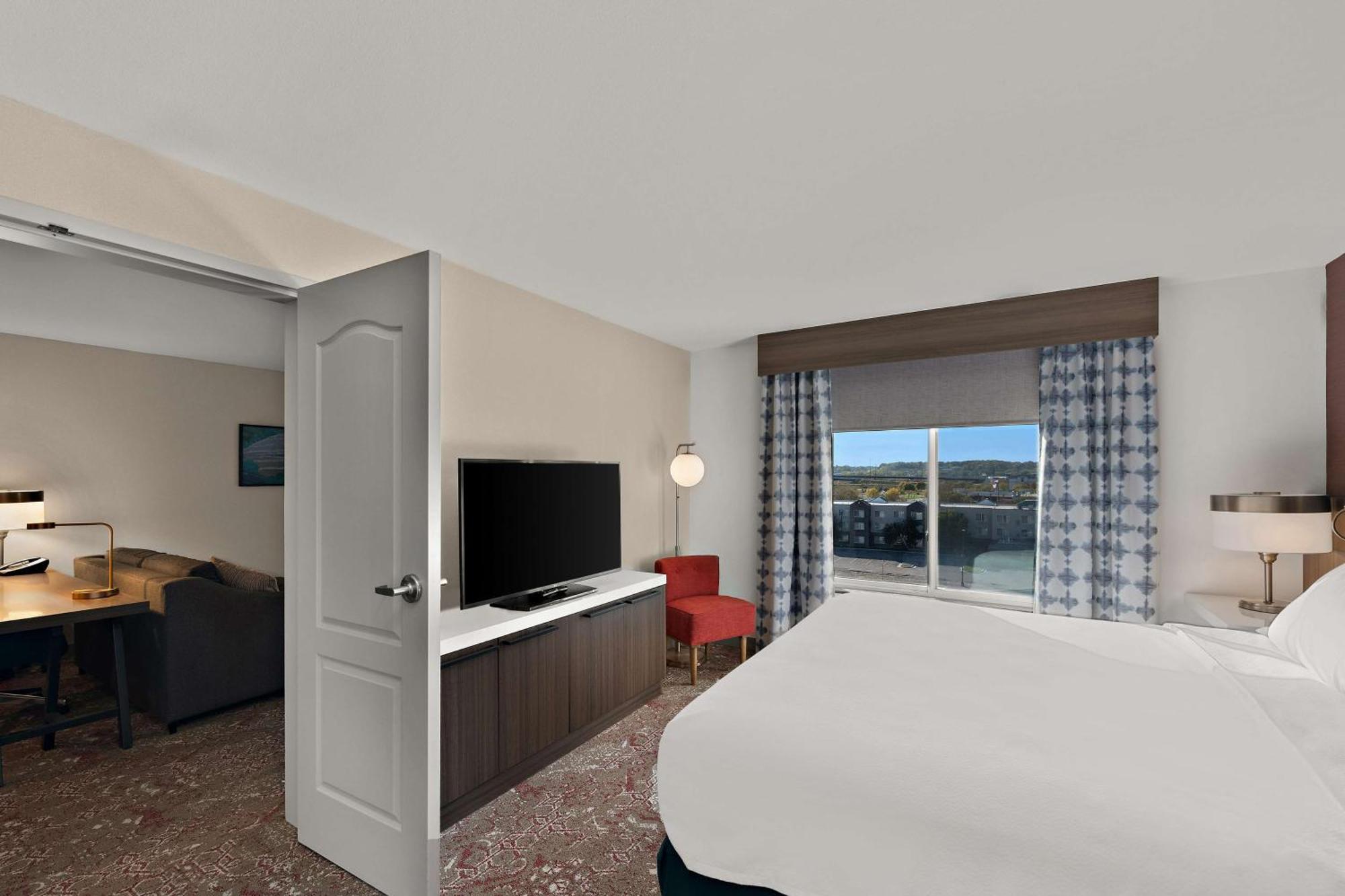 Hilton Garden Inn Omaha East/קאונסיל בלאפס מראה חיצוני תמונה
