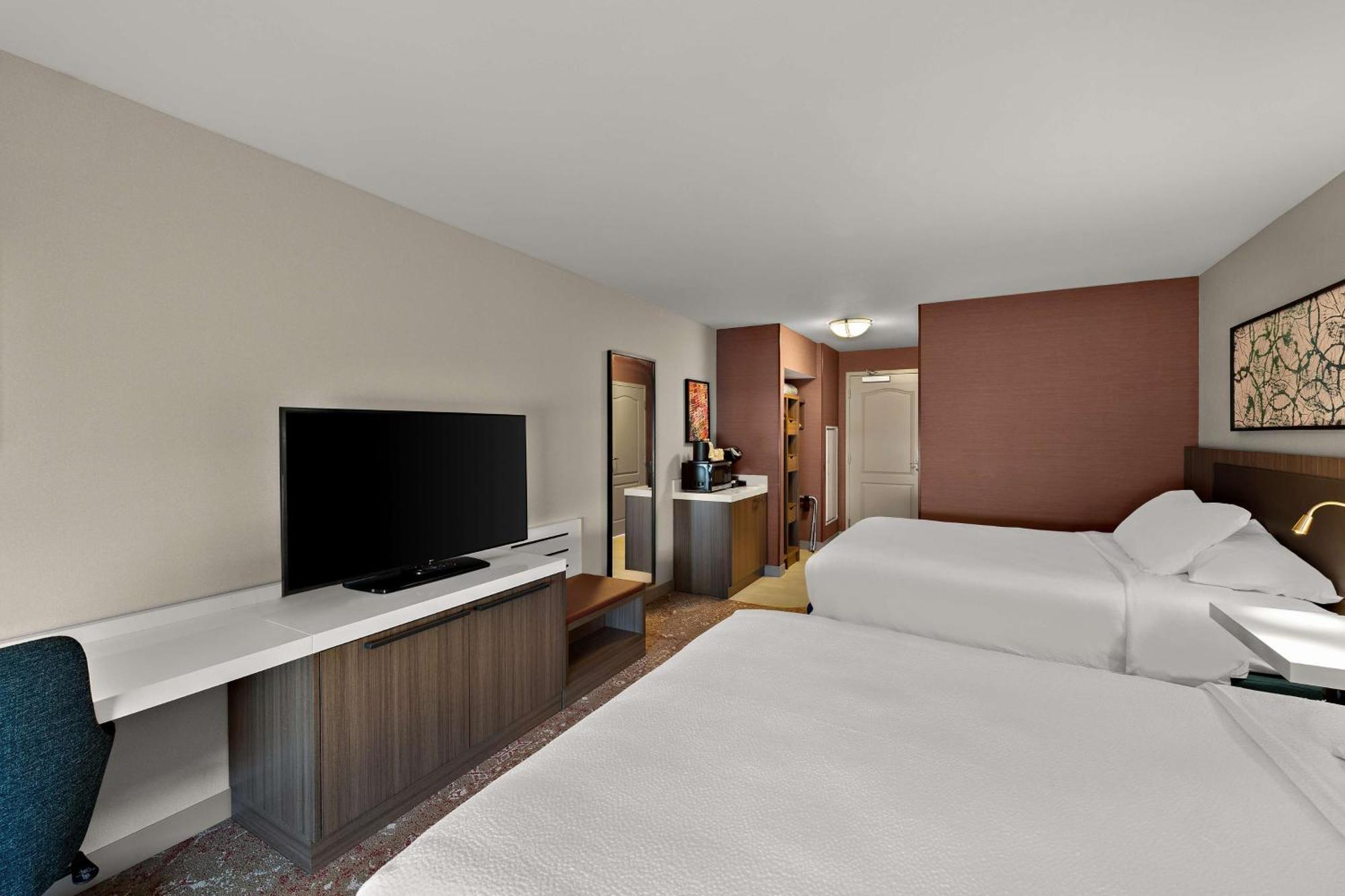 Hilton Garden Inn Omaha East/קאונסיל בלאפס מראה חיצוני תמונה