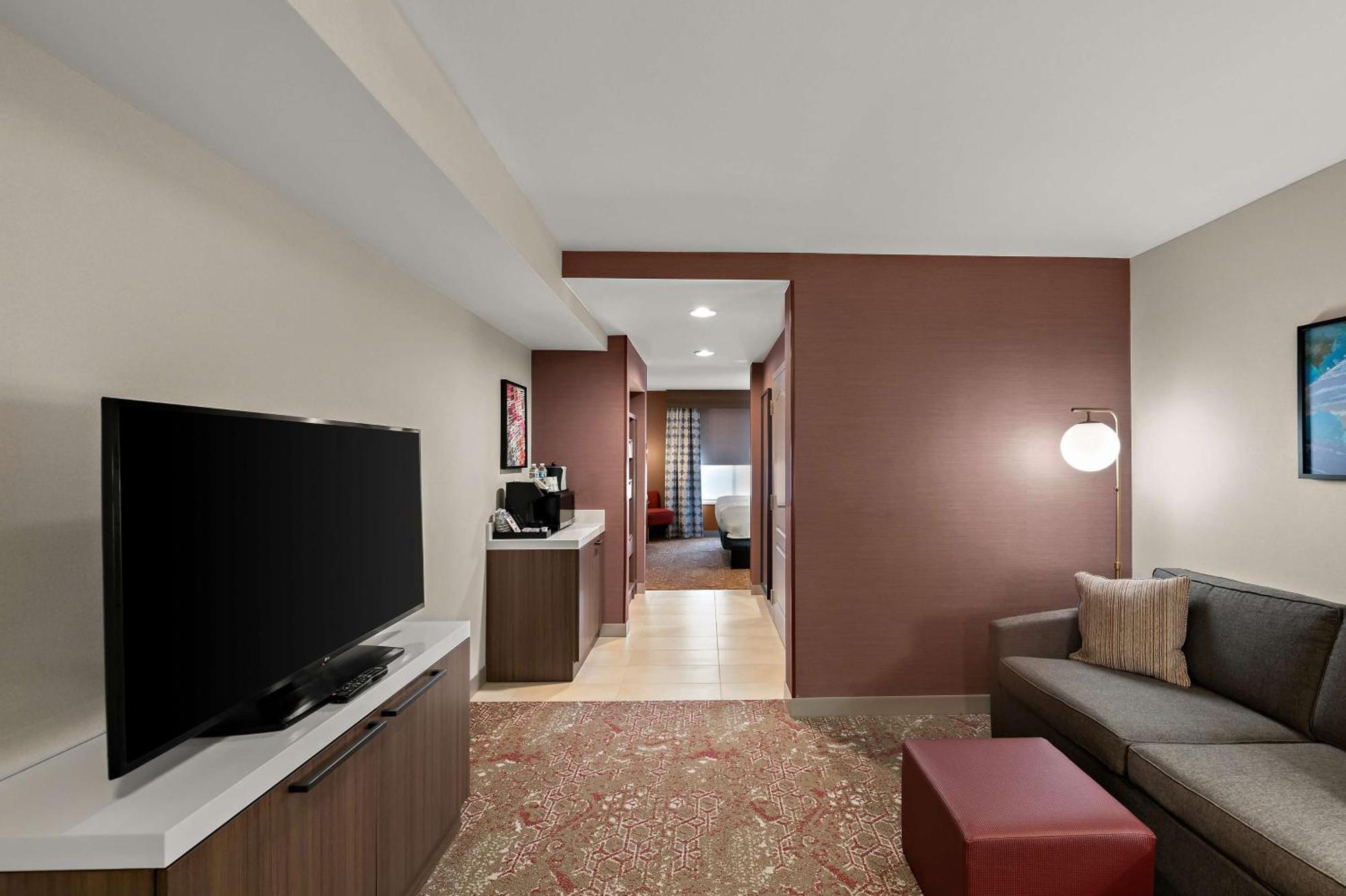 Hilton Garden Inn Omaha East/קאונסיל בלאפס מראה חיצוני תמונה
