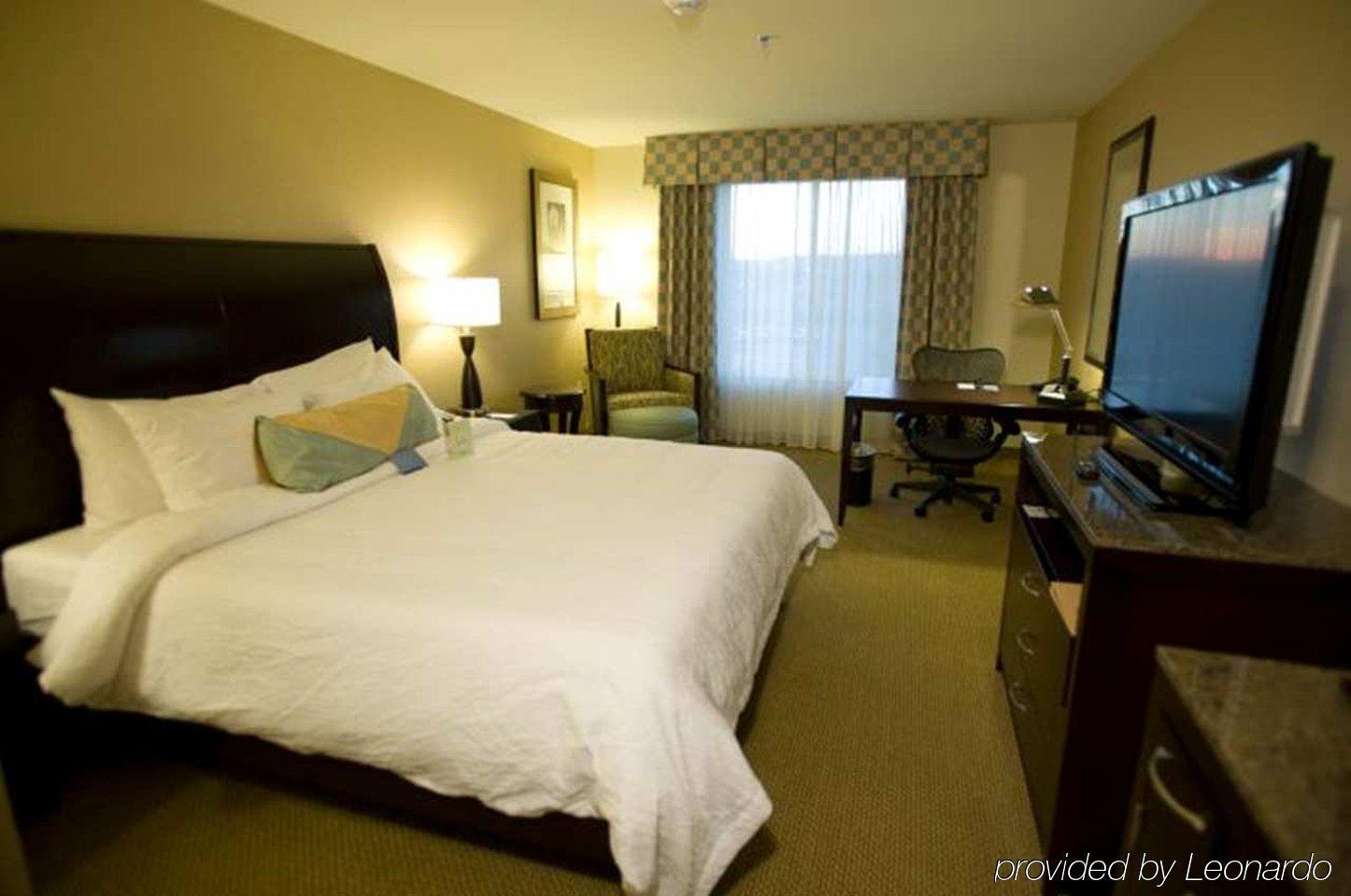 Hilton Garden Inn Omaha East/קאונסיל בלאפס חדר תמונה