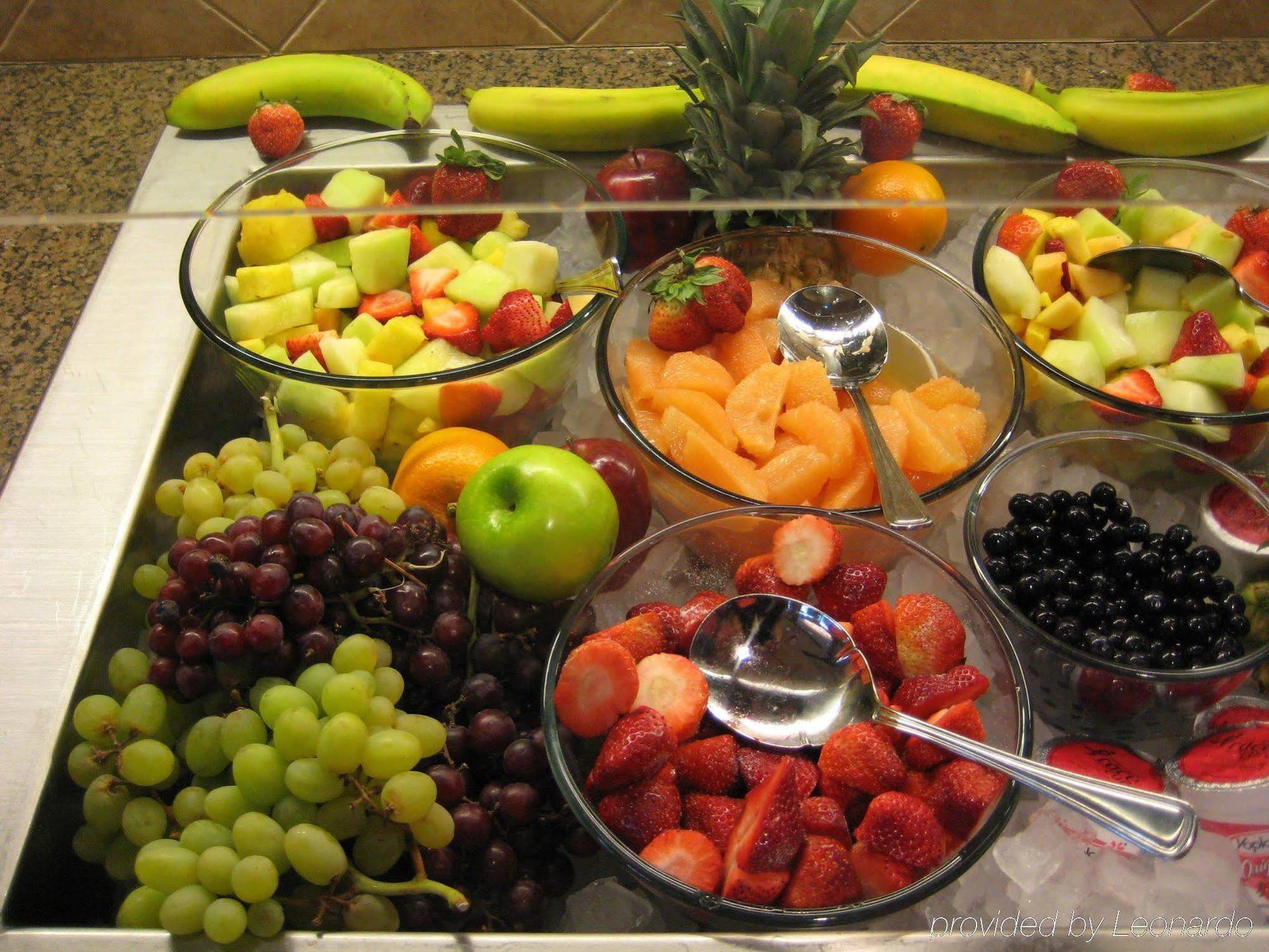 Hilton Garden Inn Omaha East/קאונסיל בלאפס מסעדה תמונה